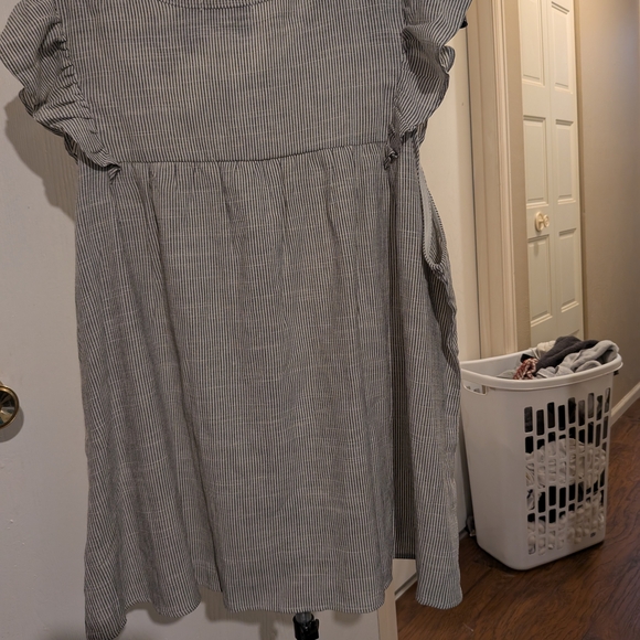 G.I.L.I. Striped Button-Down Blouse in Gray - Picture 4 of 4